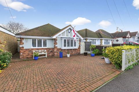 4 bed property, in Clifton Road, £560,000