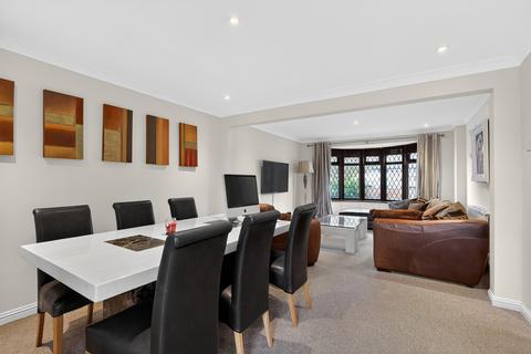 2 bed property, in Deirdre Avenue, £400,000