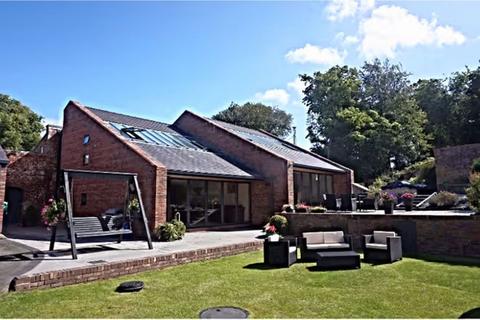 5 bed property, in Downing Road, £975,000
