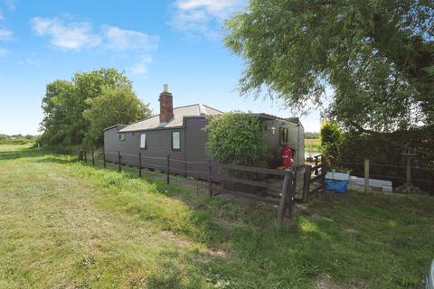 2 bed property, in Avalon Zouch Farm Main Street, £220,000