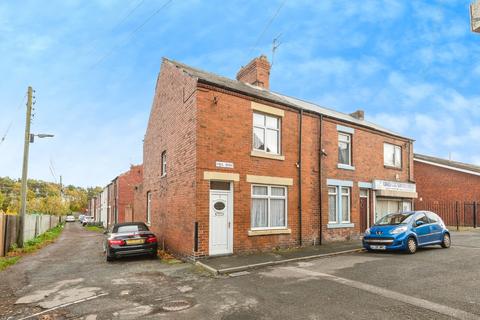 2 bed property, in Hall Road, £75,000