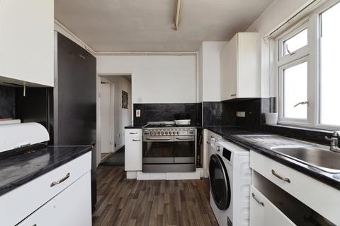 1 bed property, in Shakespeare Square, £230,000