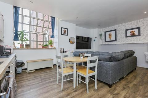 2 bed property, in 7 Wimbledon Street, £140,000