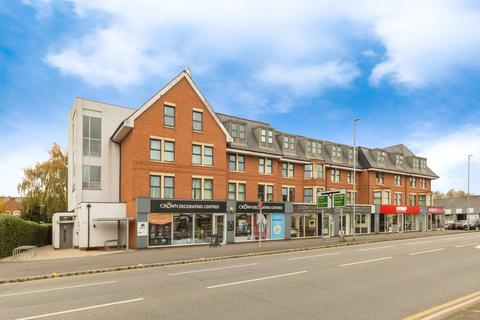 2 bed property, in Scarrington Road, £160,000