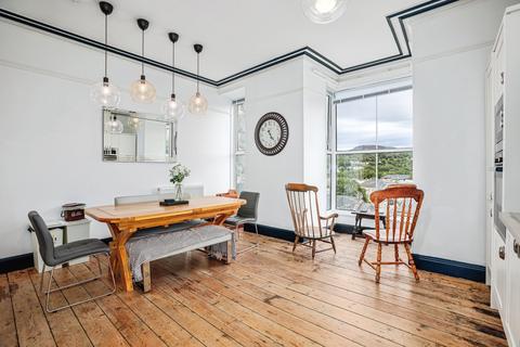 3 bed property, in Mount Pleasant Road, £200,000