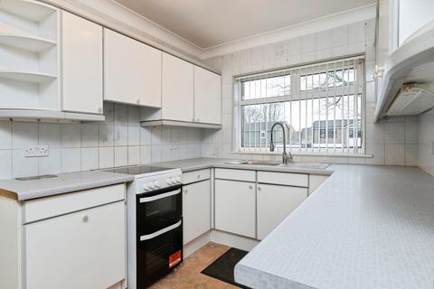 4 bed property, in The Elms, £330,000