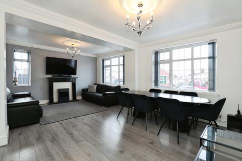 4 bed property, in Star & Garter Road, £365,000