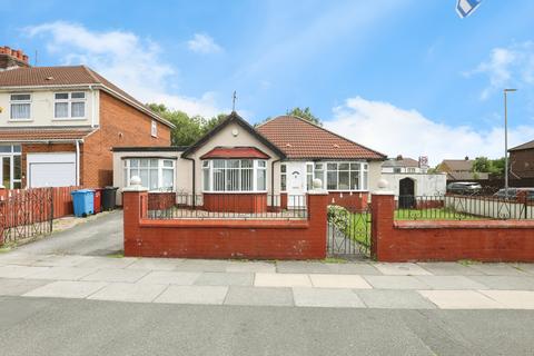 2 bed property, in Mackets Lane, £270,000