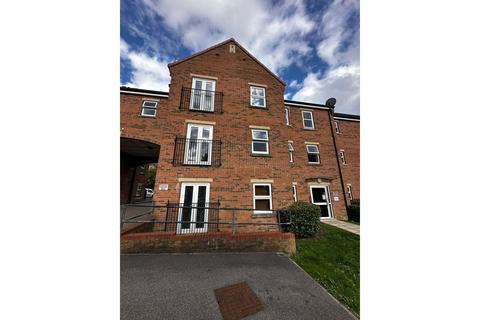 2 bed property, in Cloisters Mews, £95,000