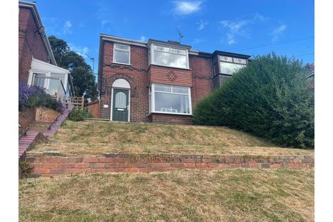 3 bed property, in Droppingwell Road, £150,000