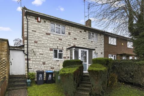 3 bed property, in Park Field, £435,000