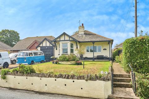 4 bed property, in Newnham Road, £340,000