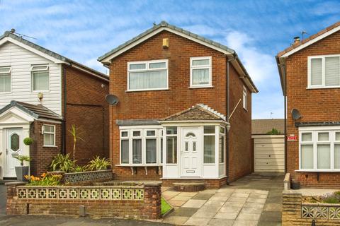 3 bed property, in Maple Close, £180,000