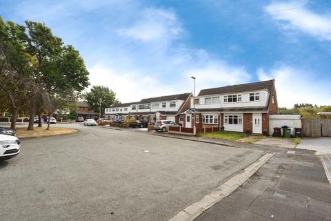 3 bed property, in Suffolk Grove, £180,000