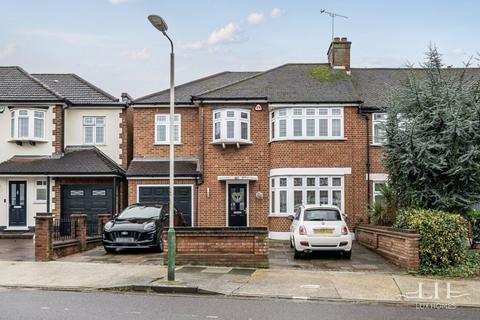 5 bed property, in Stanley Avenue, £750,000