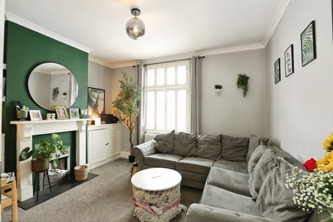 3 bed property, in Sidney Street, £165,000