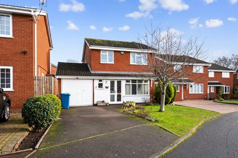 3 bed property, in Kirkland Way, £350,000