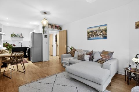 1 bed property, in 352 Queenstown Road, £475,000