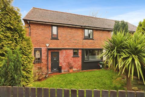 3 bed property, in Revell Close, £170,000