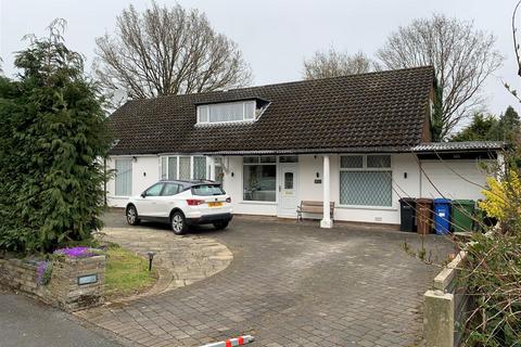 5 bed property, in Daylesford Road, £775,000