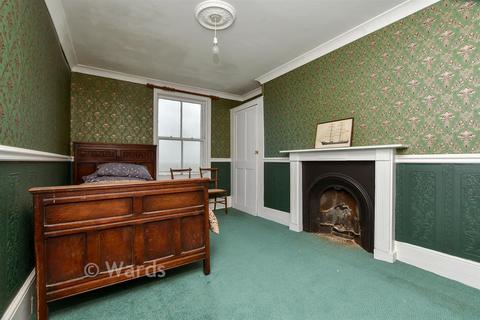 6 bed property, in Paragon, £750,000