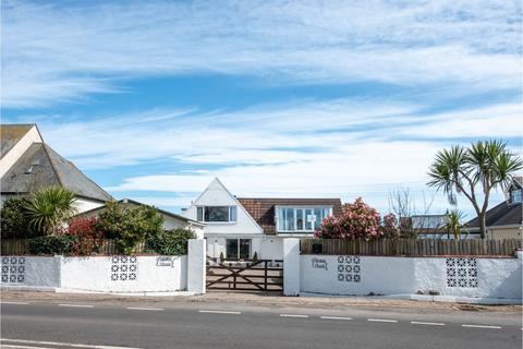8 bed property, in Hillhead, £895,000