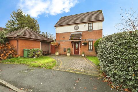 3 bed property, in Kinmel Close, £195,000