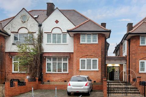 5 bed property, in Golders Green Crescent, £900,000