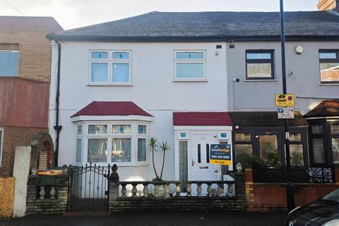 4 bed property, in Kempton Road, £525,000