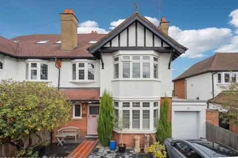 5 bed property, in Avenue Rise, £1,250,000