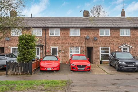 3 bed property, in Howlands, £375,000
