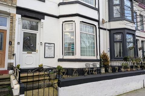 6 bed property, in Ocean Road, £270,000