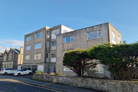 2 bed property, in Moorland Road, £95,000
