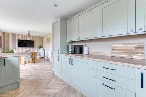 3 bed property, in Sands Lane, £325,000