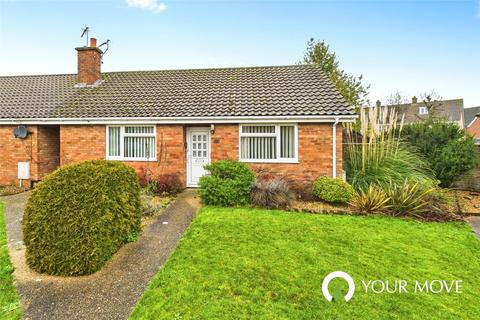 2 bed property, in Paddock Road, £210,000