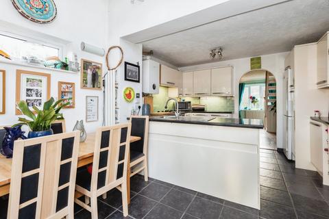 2 bed property, in Morston Close, £430,000