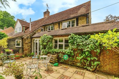2 bed property, in Leggatt Hill, £750,000