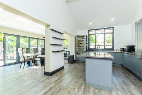 6 bed property, in London Road, £850,000