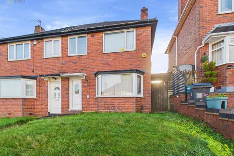 3 bed property, in Holmesfield Road, £210,000