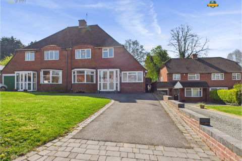 4 bed property, in Rectory Park Avenue, £370,000