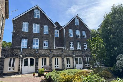 2 bed property, in Bryn Ardwyn, £175,000