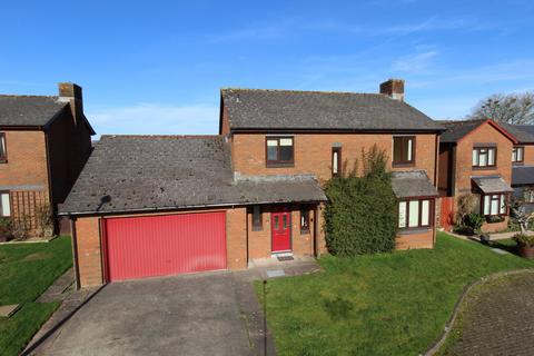 4 bed property, in Beacons Park, £400,000