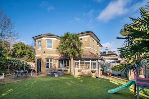 9 bed property, in Sandown, £675,000