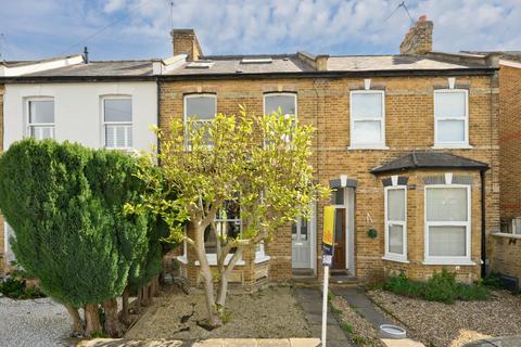 4 bed property, in Pemberton Road, £900,000