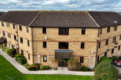 1 bed property, in Messant Close, £200,000