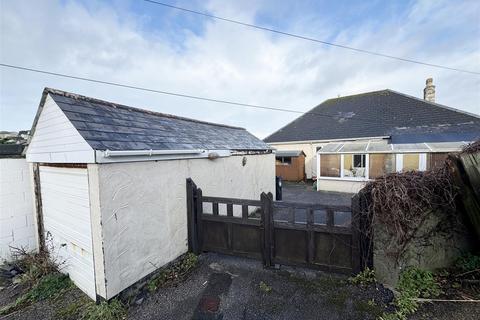 4 bed property, in Wainsway, £350,000