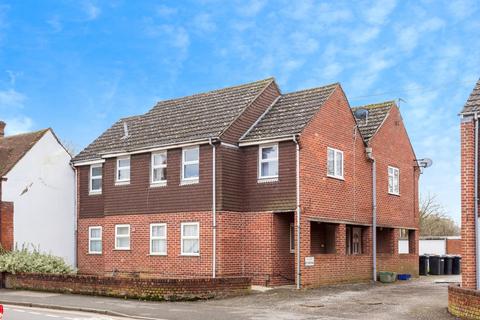 2 bed property, in Chapel Street, £200,000