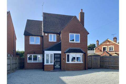 5 bed property, in Wantage Road, £649,000