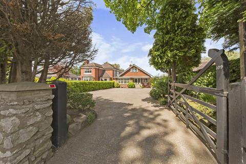 2 bed property, in Middlewich Road, £438,000