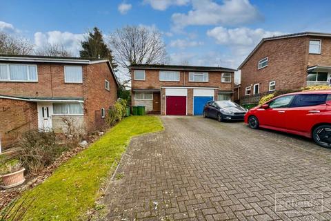 3 bed property, in Kesteven Way, £300,000